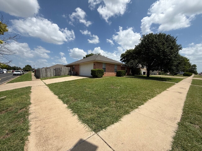 Primary Photo - 4200 Lonesome Dove Dr