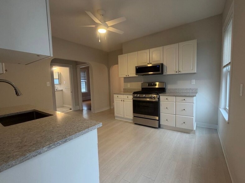 Building Photo - 10 Lambert Ave