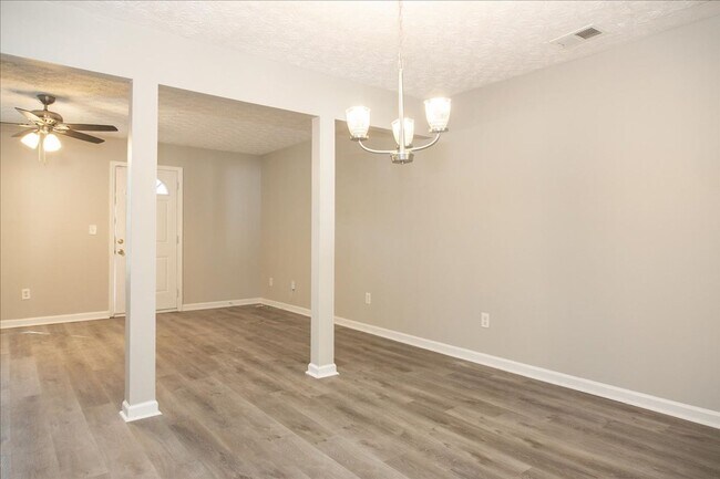 Building Photo - $400 Move In Special: Newly Renovated 3/2 Townhome in Quiet Decatur Neighborhood!