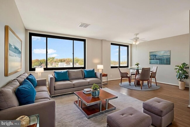 Building Photo - 3450 Toledo Terrace