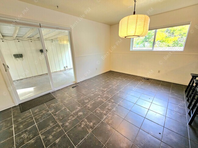Building Photo - 7037 N Monteith Ave