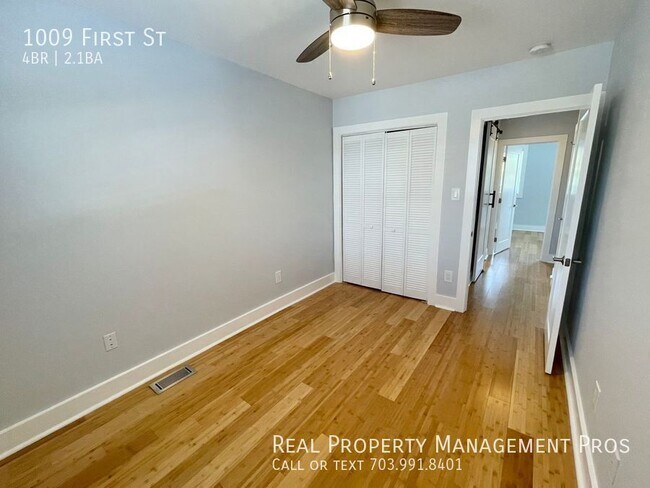 Building Photo - 1009 First St