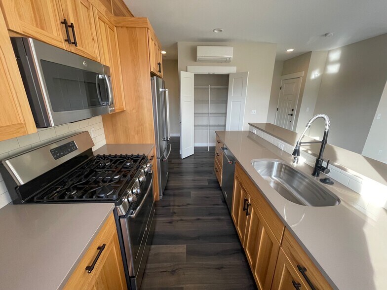 Building Photo - 2311 E John St