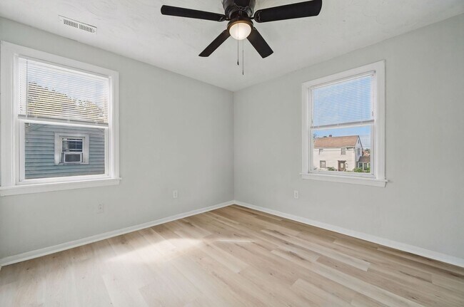 Building Photo - 1512 Rolfe Pl