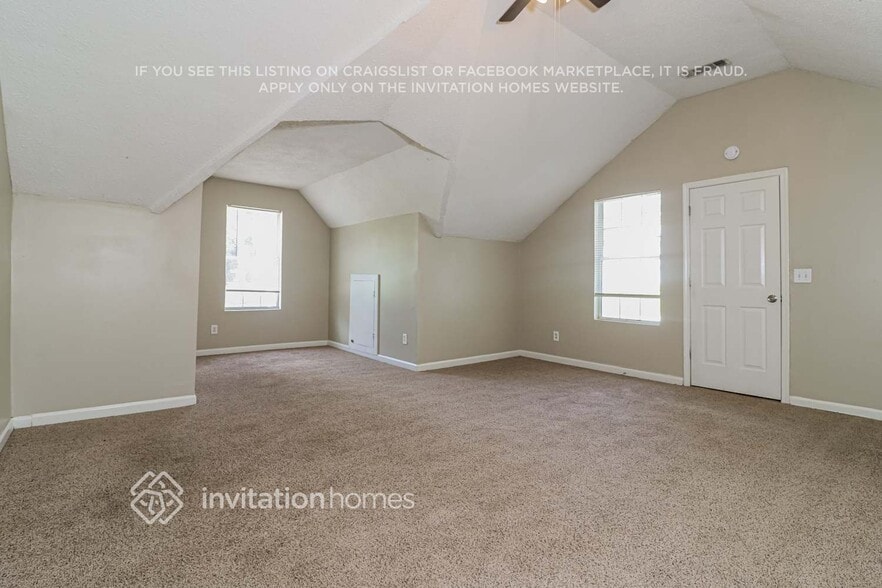 Building Photo - 532 Carriage Walk Ln