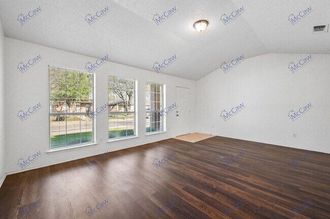 Building Photo - 2139 Vine Ln