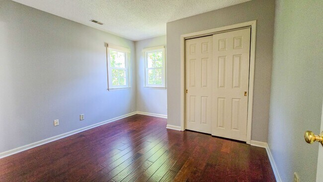 Building Photo - 1804 Larkhill Ct