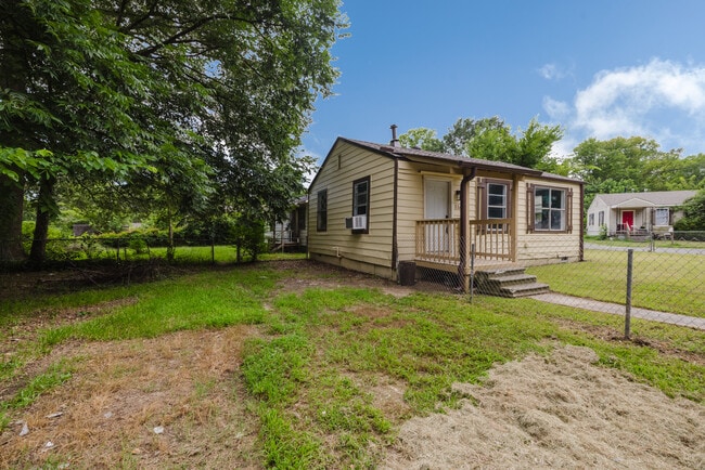 Building Photo - 114 Wilson St