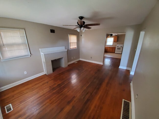 Building Photo - 3 bdrm 1 ba House for Rent Leeward Ave. Rent:$750