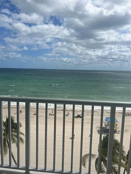 Building Photo - 400 N Surf Rd