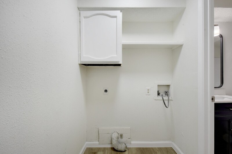 Building Photo - 6803 Woodhue Dr