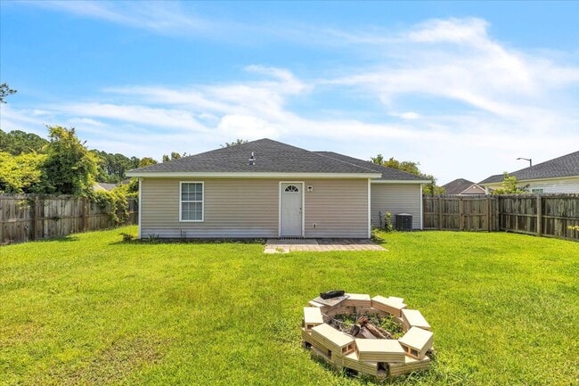 Building Photo - Perfectly Located 3 Bed, 2 Bath Home in Li...