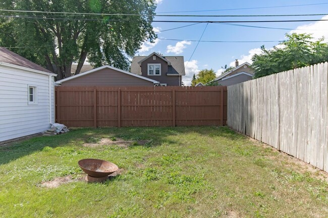 Building Photo - 7208 33rd Ave
