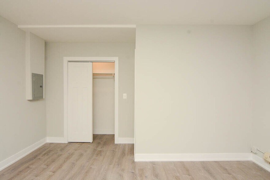 Building Photo - 4349 N Damen Ave