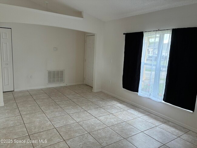 Building Photo - 117 Hillock Ave NW