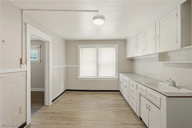 Building Photo - 515 E 143rd St