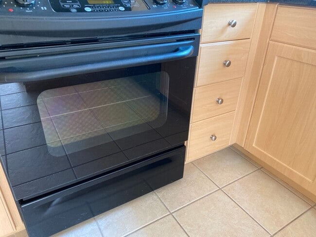 Building Photo - 3 Bedroom 2 bath in Wild Horse with garage