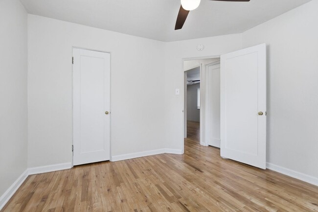 Building Photo - 3 Bed 1 bath Home in Downtown Castle Rock!