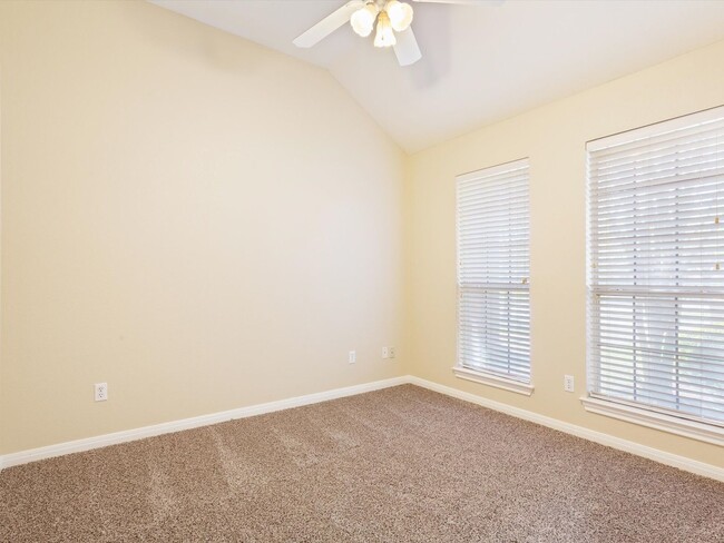 Building Photo - 912 Pawnee Trail