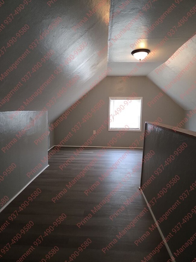 Building Photo - Great 3 bed 2 bath with AC close to everything!