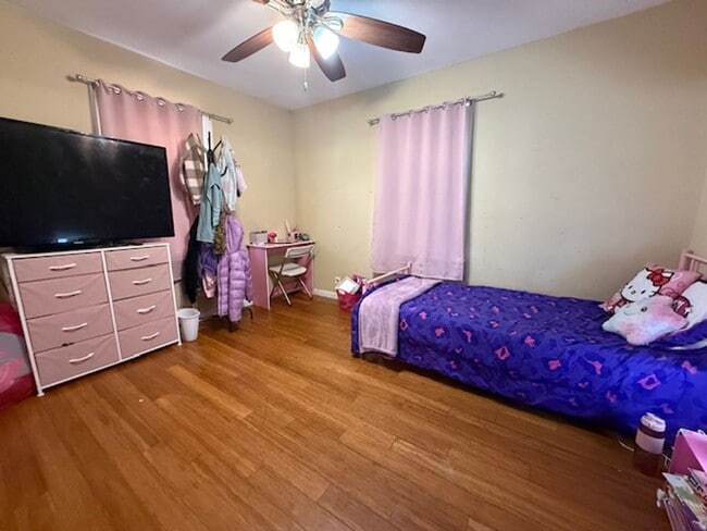 Building Photo - Centrally Located 3 Bed Gem with Expansive Backyard & Classic Hardwood Floors