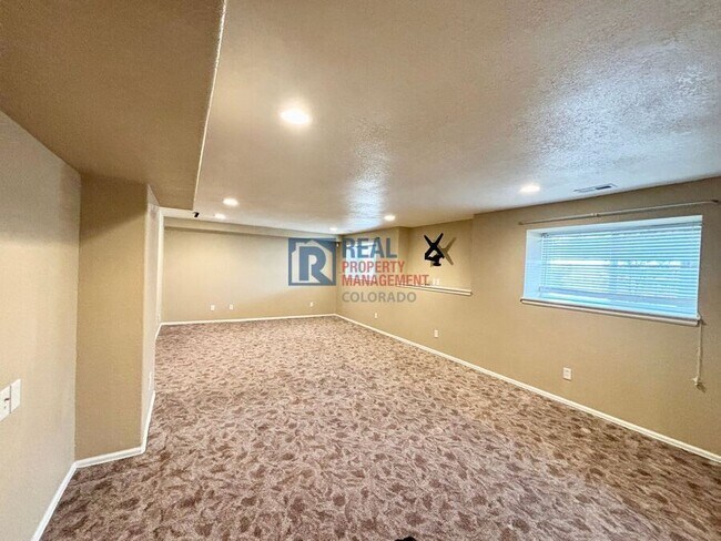 Building Photo - 1031 Surlyn Ct