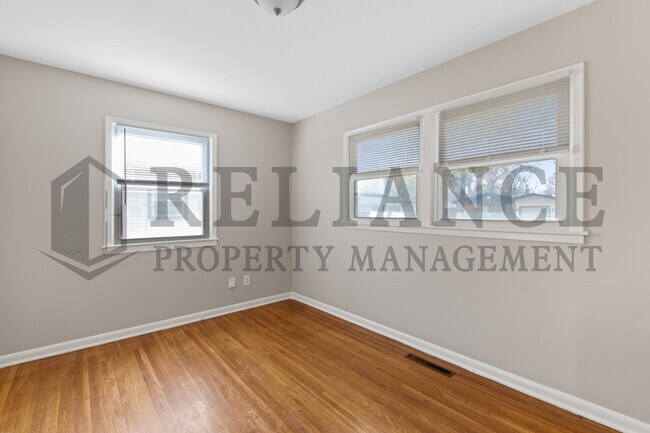 Building Photo - 3408 S Hiram Ave