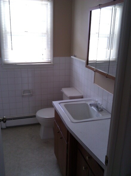 bathroom - going to be updated - 7617 69th Ave N