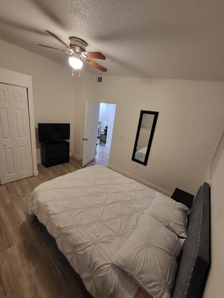 Building Photo - 802 Ferndell Rd