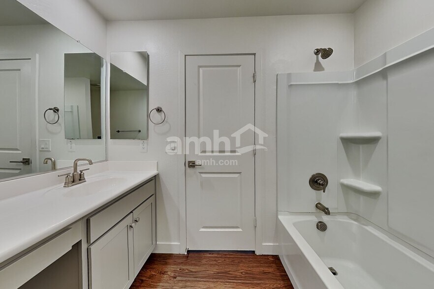 Building Photo - 4206 S 105th Dr