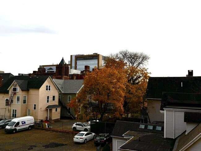 Building Photo - 37 Hotchkiss St