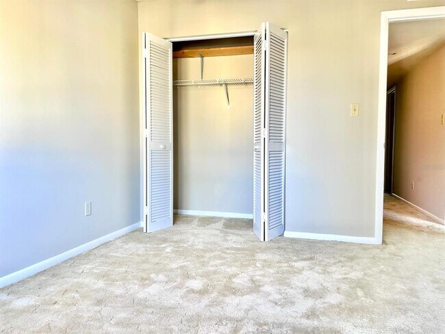 Building Photo - 592 Fairways Cir