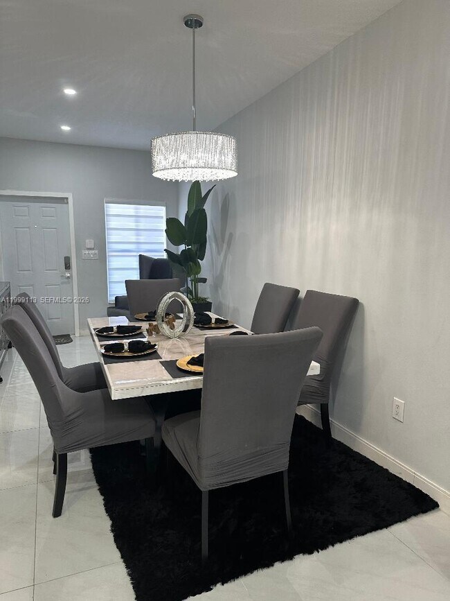 Building Photo - 7690 S Southwood Cir