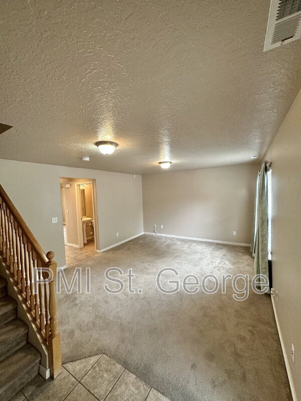 Building Photo - 3155 S Hidden Valley Dr