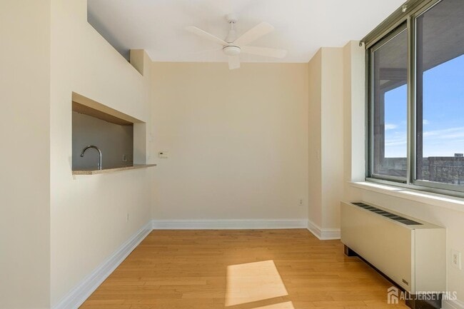 Building Photo - 1 Spring St