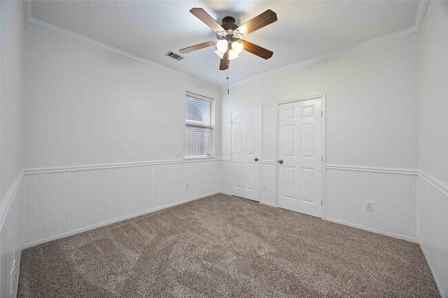 Building Photo - 8615 Saratoga Dr