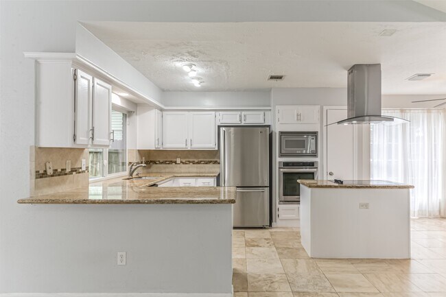 Building Photo - 21335 Park Mt Dr