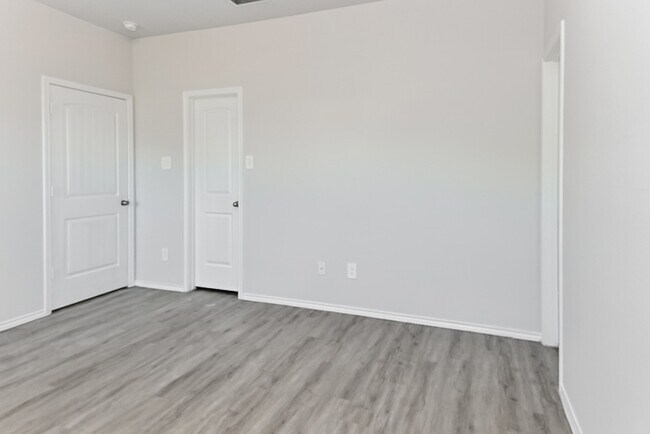 Building Photo - 1031 Imperial Bend Dr