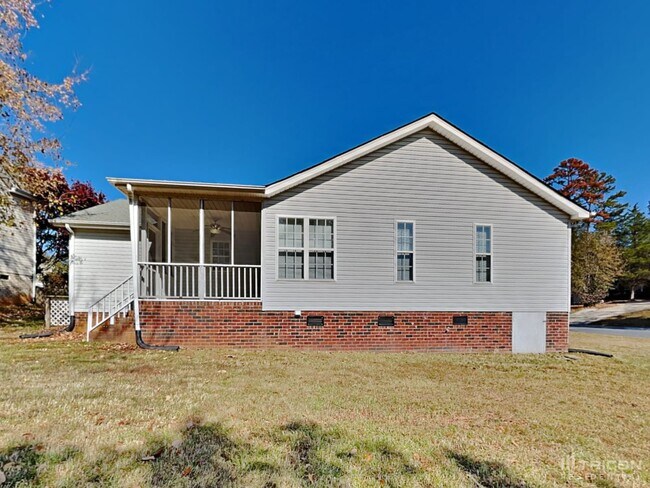 Building Photo - 795 Piney Ct