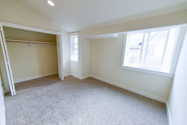 Building Photo - 5078 Delridge Way SW