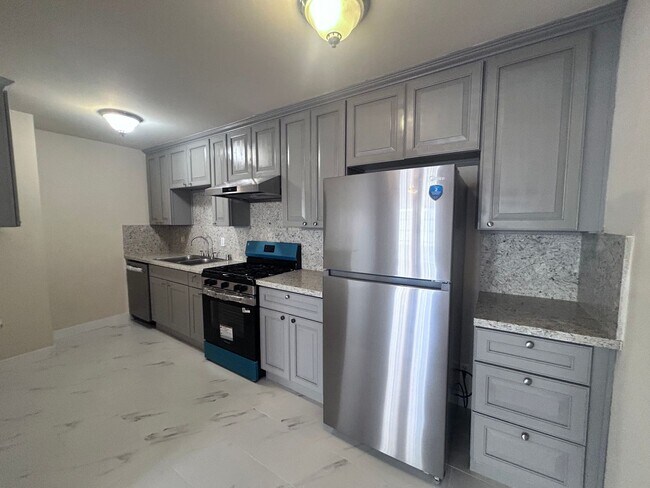 Building Photo - 208 Talisman Dr