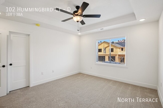 Building Photo - 102 Hummingbird Ct