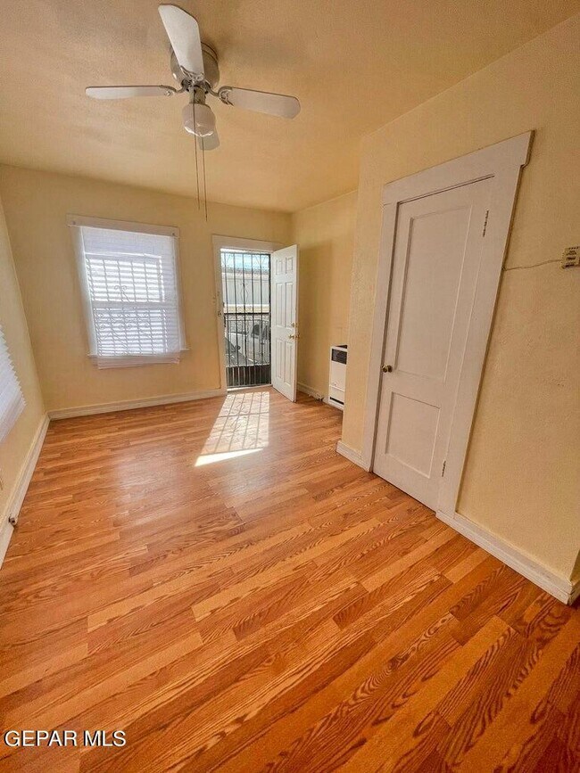 Building Photo - 2526 Yandell Dr