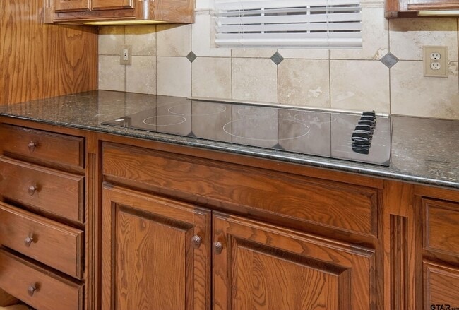 Building Photo - 643 Private Rd 7330