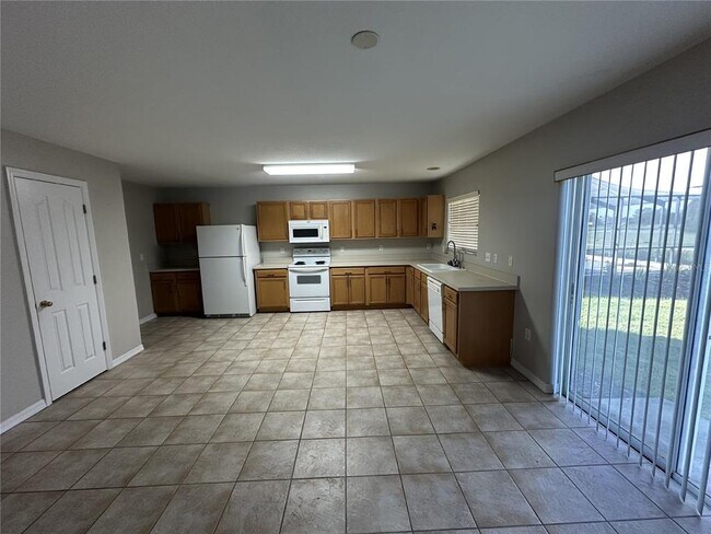 Building Photo - 6955 Lake Eaglebrooke Dr