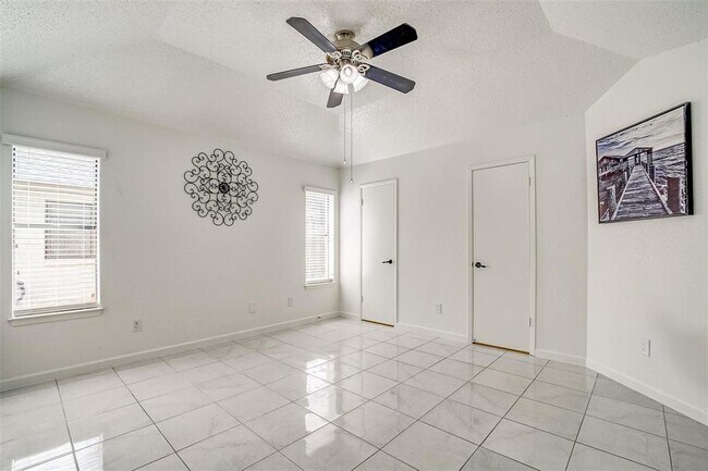 Building Photo - 8003 Goldengrove Dr