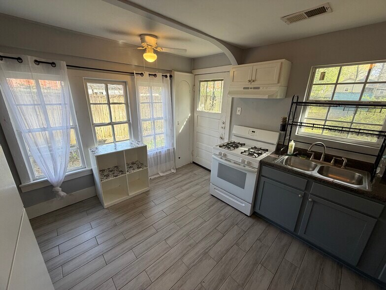 Bright, open kitchen - 2485 Harvard Ave