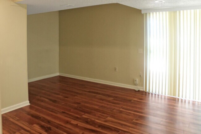 Building Photo - 3032 Churchill Ct