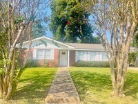 Building Photo - 3 Bedroom/2 Bathroom - Move-In Ready!!