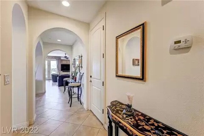 Building Photo - Exquisite fully furnished 2 Bed/2 Bath, De...